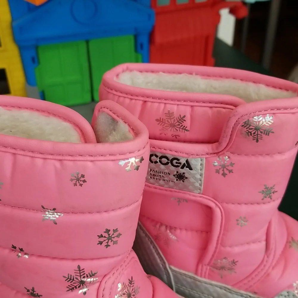 Coga Pink ❄Snowflake❄ Girls Winter Boots - Size 7-8